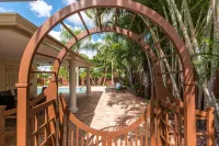 Location,location, location!Amazing Pool, Minutes Away From White, Sandy Beaches