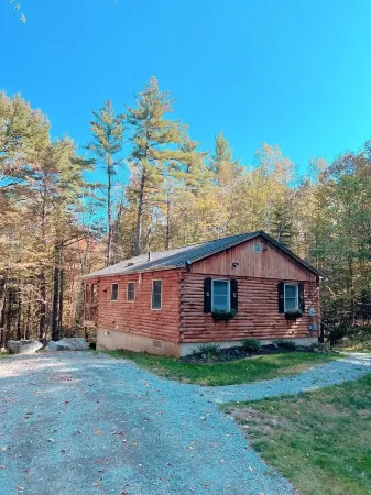 White Mountains - Cozy cabin by the lake with fire pit.