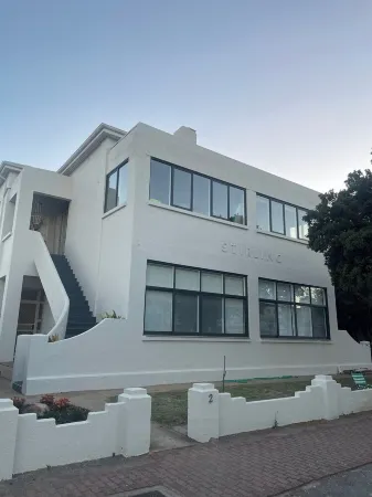 300 Steps to Glenelg Beach | Spacious, Renovated Heritage Apartment