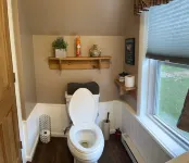Cozy Couples Farmhouse Cottage- Minutes walk from Swain Ski Resort