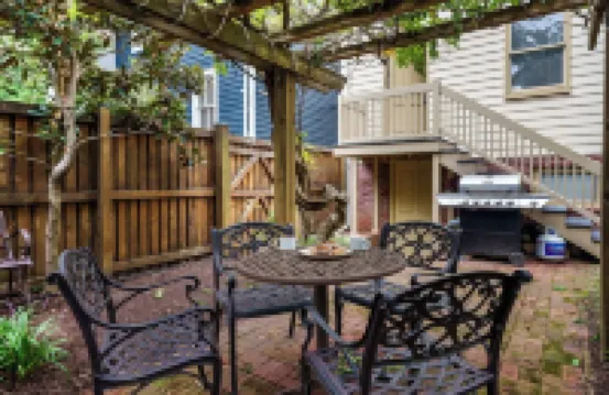 Historic Annapolis Getaway - 45 steps to Downtown and 150 steps to USNA!