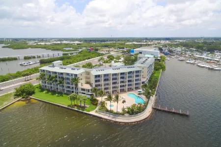 Beautiful Waterfront Condo!! Amazing View!! Mins to Beach! Great Location!