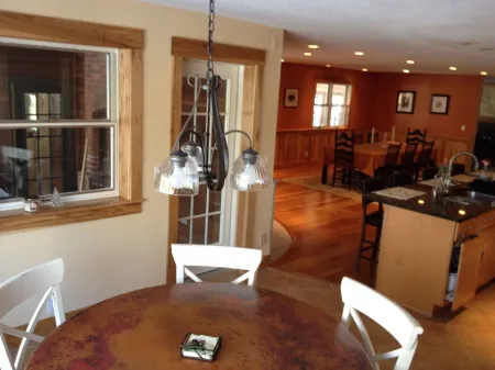 Snowberry Hill, 5 bedroom, Private Luxury Ski Home on Killington Mtn, sleeps 12