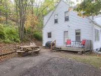 Cute Cape on Keuka Lake with Boat Launch Prime Location