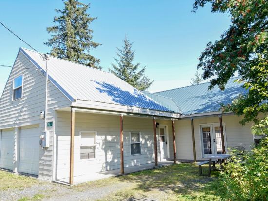 Perfect Location, Comfortable & Convenient for a long-term stay w/two bedrooms