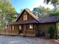 4BR & 3.5BA Cabin near Toccoa River with Hot Tub and Game Room!