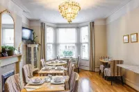 OYO Lina Guest House - servizio colazione