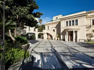 The Ashbee Hotel