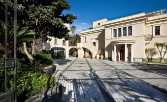 The Ashbee Hotel
