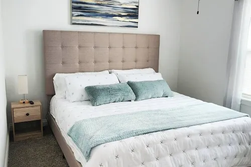 Townhouse mins to UofL & KY Exposition Center Hotels in Jeffersonville Township