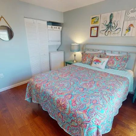 Beautifully Updated 2 Bed / 1 Bath on Intercoastal