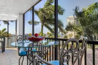 Fully Renovated, Resort Corner Condo in Sanibel Harbour Tower with Private Beach