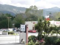 Garden Inn and Suites Glendora - Parking