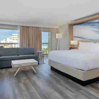 Crowne Plaza Melbourne-Oceanfront Rooms