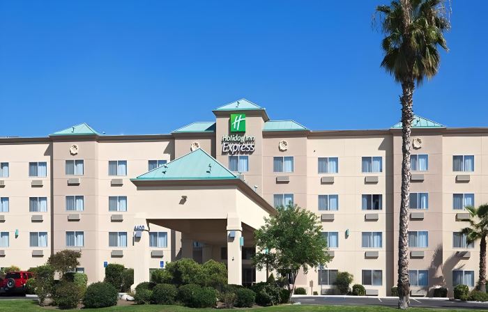 Holiday Inn Express BAKERSFIELD by IHG