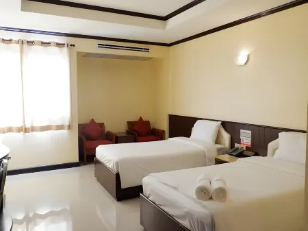 Auychai Grand Hotel Отели в г. Район Ланг Суан