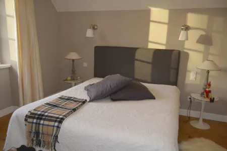 90 m from Morgat beach, fully renovated 3-bedroom house on quiet street Отели рядом с достопримечательностью «Fun Park Crozon»