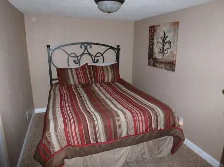 Cozy Lakefront House w/Nice Covered Deck.  Calm Water Location & Pet Friendly! Отели в г. Осейдж-Бич