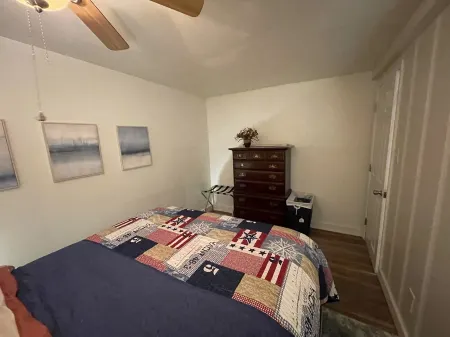 Fresh decor short walk to dock/ swim/ boat side tie