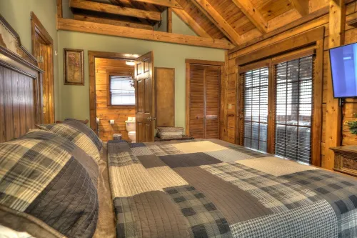 Southern Charm #88 -Charming & Clean Log Cabin!
