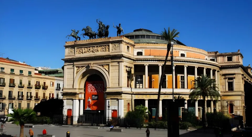Hotel Joli