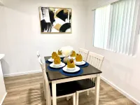 Charming House in Old Town Fullerton near Disney & Knott’s!! Các khách sạn gần Sherbeck Field