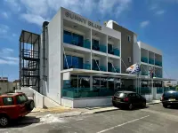 Sunny Blue Hotel - Homestays