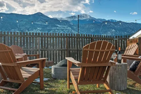 6k sq/ft Mansion! Views, Pool, Hot Tub, Game Room, Theatre, Epic Experience!