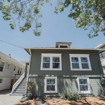 2336C - Ground 2B1B Unit with Laundry TV near UCB