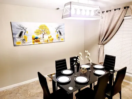 Free Night! Sleeps 10, Private Pool, Hot Tub Отели в г. Перлэнд