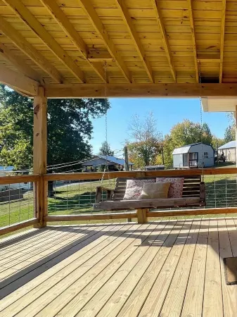 Cozy cabin with 1 bd/bath and WiFi. Short drive to Cloudland Canyon State Park.