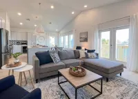 Minutes to Beach, restaurants, shopping, night life with heated cocktail pool.