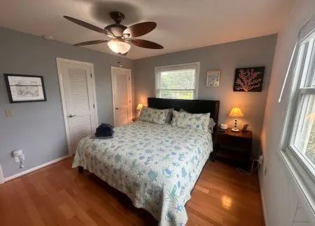 DuckUtopia-Pool/HotTub/Private Dock/0.3mi to Beach