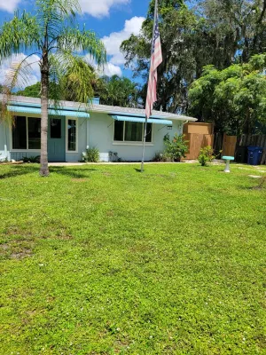 Upscale Hidden Jewel 2 miles to Nokomis Beach!