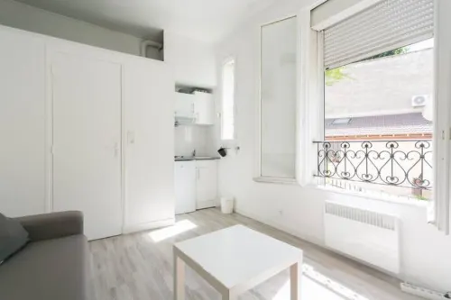 Great cosy studio minutes away from the metro!