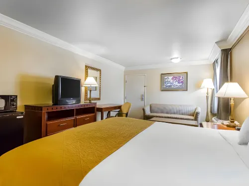 Quality Inn & Suites Vacaville Hotels in Dixon