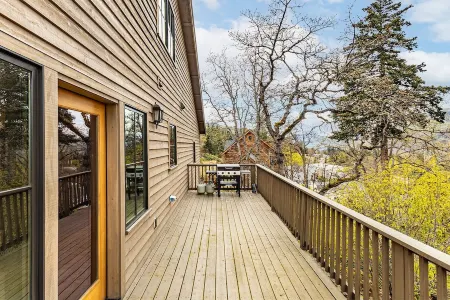 "Gorge Panorama" - Luxury Craftsman Home with Breathtaking Columbia River Views