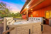 Spacious Canyon Peak Pine View Home Game Room Hot Tub Hôtels à : Comte de Coconino