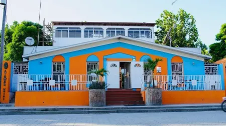 Arawak Hotel Отели в г. Леоан