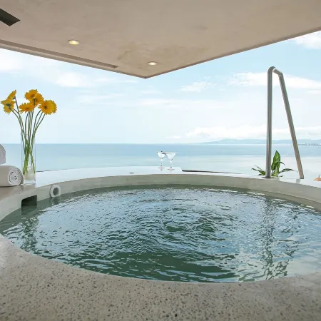 Pinnacle Resorts 180