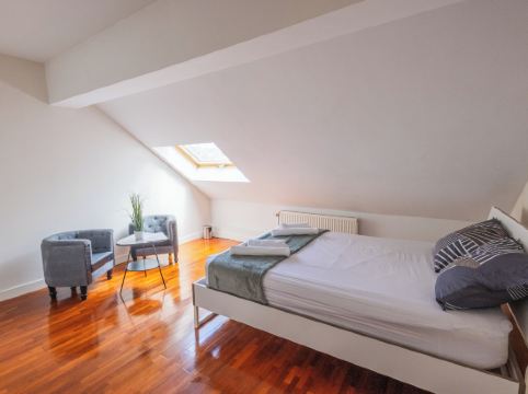 Chambres Cosy dans Une Grande maison