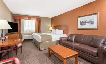 Canmore Inn & Suites