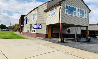 Motor City Inn & Suites