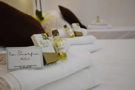 Hotel la Smorfia Отели в г. Розиньяно-Мариттимо