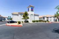 Studio 6 Tempe, AZ Hotels near The Dump Furniture Outlet