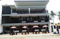 Strangers Inn&Bar Hotel di 