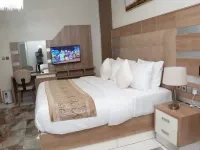 Celebrity Hotels Hotels near Charismatic Renaissance International Church Inc.
