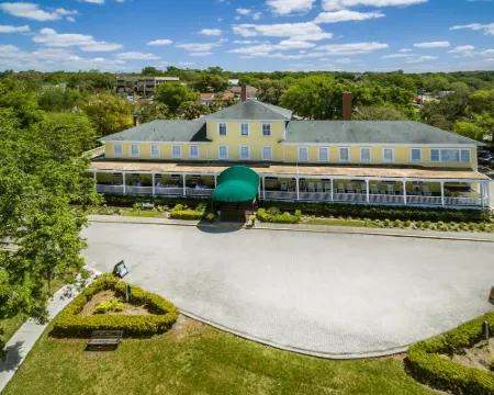 Lakeside Inn on Lake Dora Hotels in Lake County