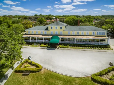 Lakeside Inn on Lake Dora Hotel di 