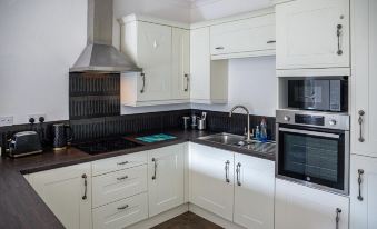 3Br Detached Bungalow w/Parking